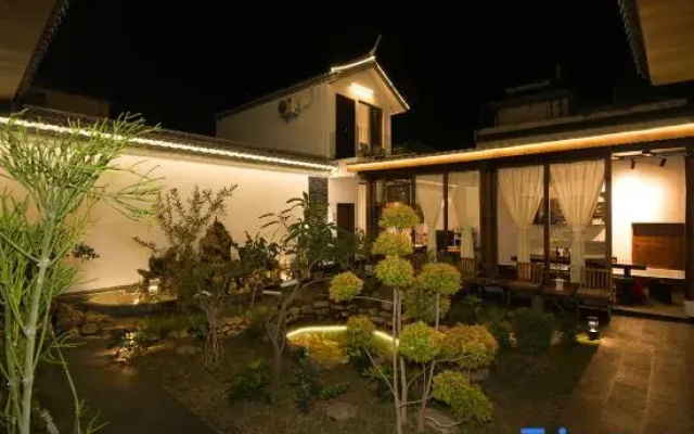 Yuying Pavilion - Designer Homestay (Weishan Ancient Town Branch)