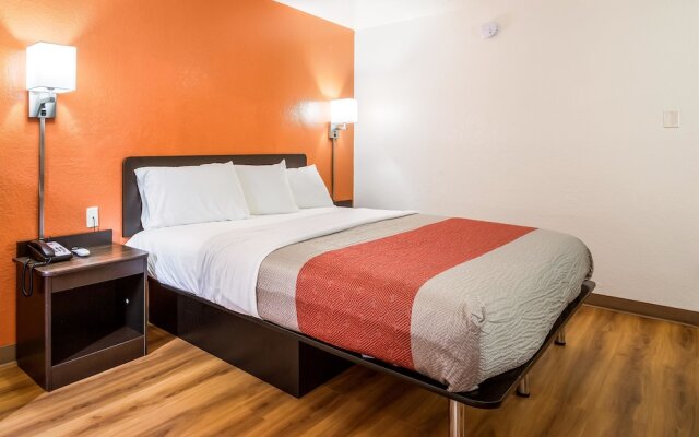 Motel 6 Houston North - Spring
