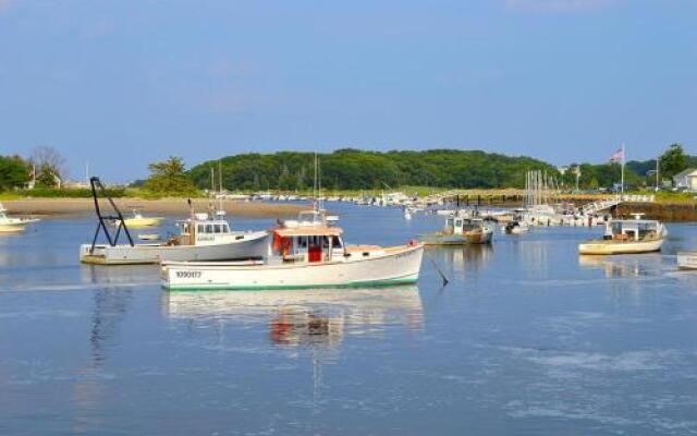 Cohasset Harbor Resort