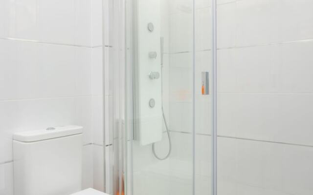 408 Enchanting Sea View Apartment, WiFi and Sea Front