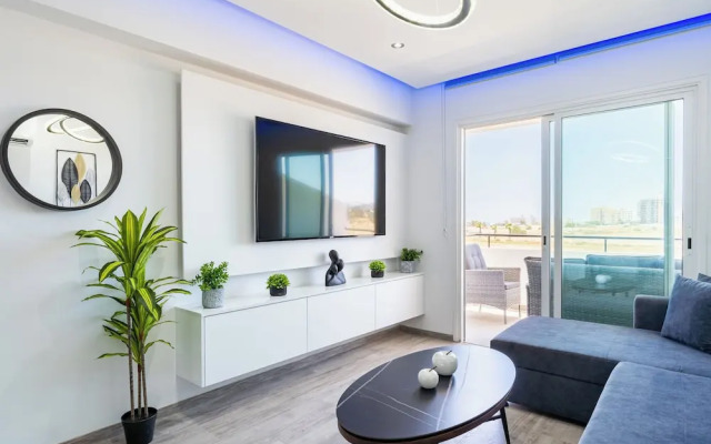 Olympus Stylish 2-BR Apt in Larnaca