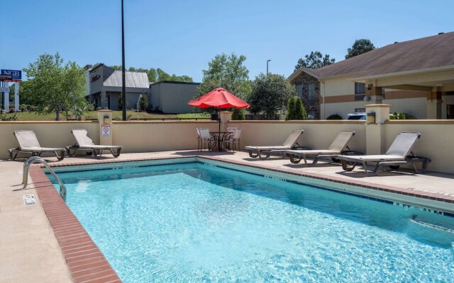 Days Inn & Suites Commerce