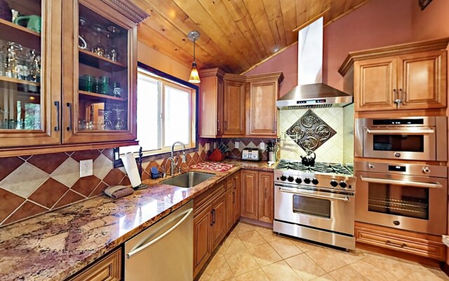 1062 Glenwood Way - 4 Br Home