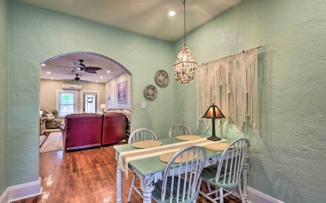 Bright Bradenton Retreat: 1 Mi to Downtown!