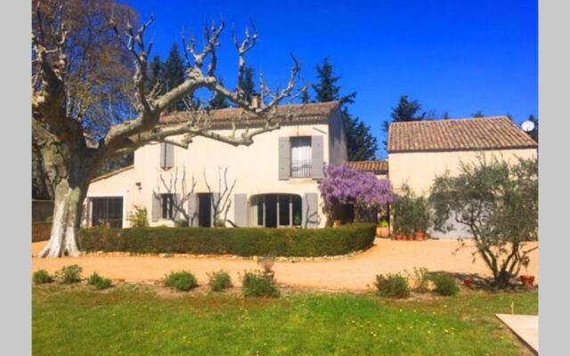 Farmhouse with private pool in the countryside of Plan d'Orgon in Provence, 8 persons LS1 365 MIGNOUN