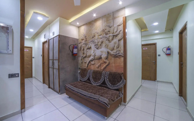 OYO 66877 Hotel VM Palace