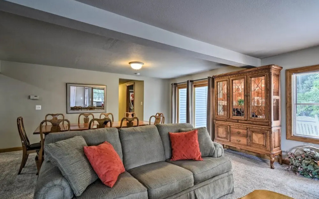 Pet-friendly Home Near Lakes & Snowmobile Trails!