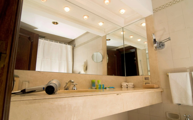 Radisson Montevideo Victoria Plaza Hotel