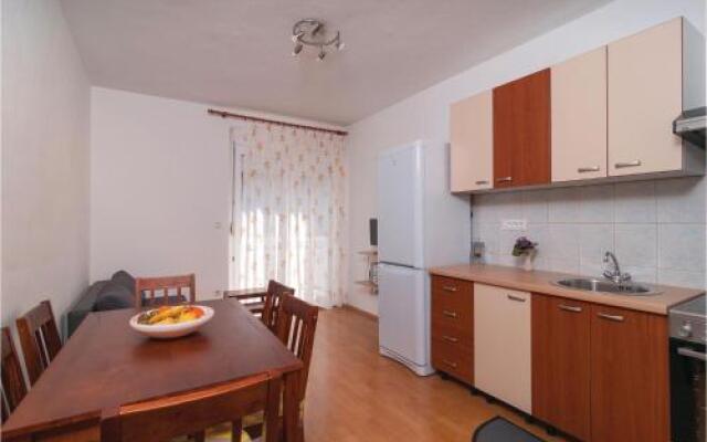 Three-Bedroom Apartment in Pucisce