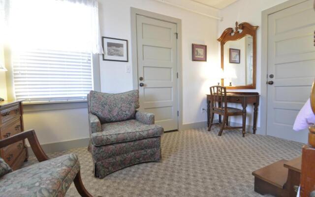 The First Colony Inn