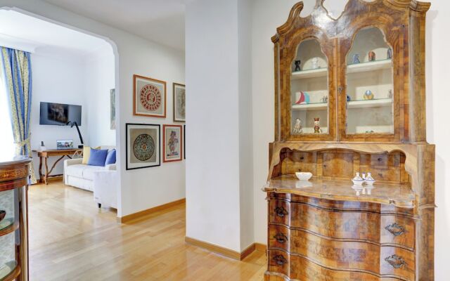 Colosseo Family Art 3BDR - Home and More