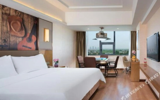 Vienna Hotel (Changsha Kaifu District Zhengfu Metro Station)