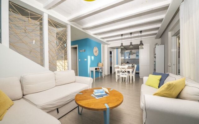 Seabreeze Villa - with Jacuzzi & heated pool