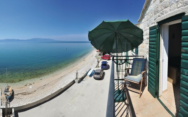 Beautiful Home in Brist With 2 Bedrooms and Wifi