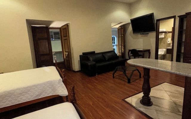 Hotel & Suites El Quijote