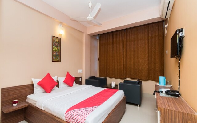 OYO 10398 Hotel Parijayee