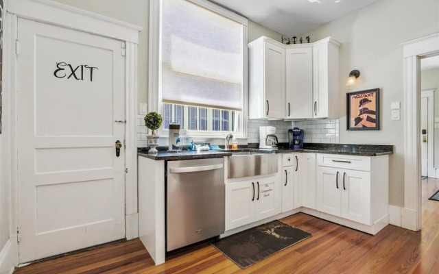 Casa Doble - Two Units, One Location!