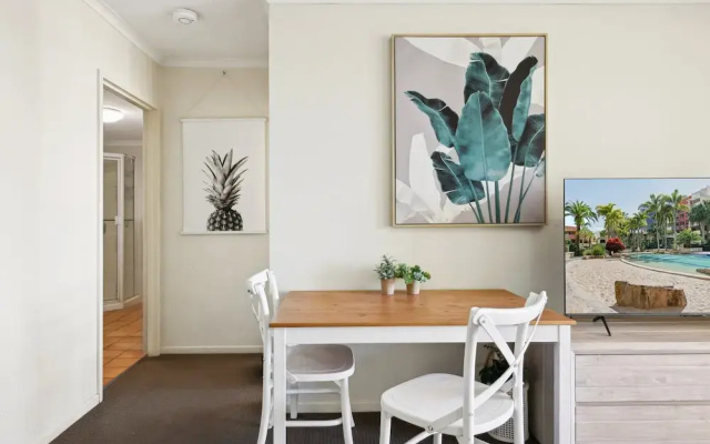 Inner-city 1-bed With Pool & Spa