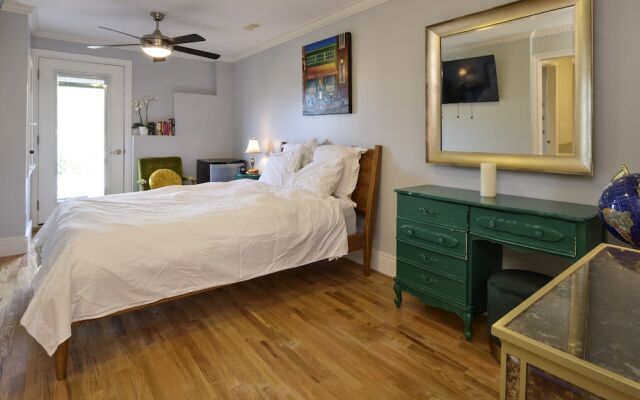 Above The Beach Guest Suites