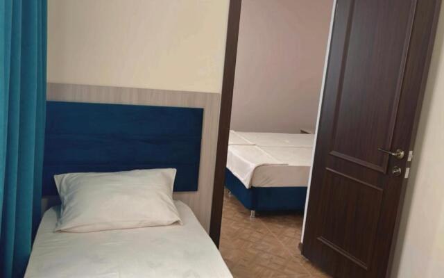 Guest House on Druzhby 1