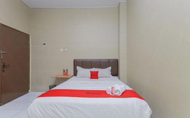 RedDoorz near BG Junction Surabaya