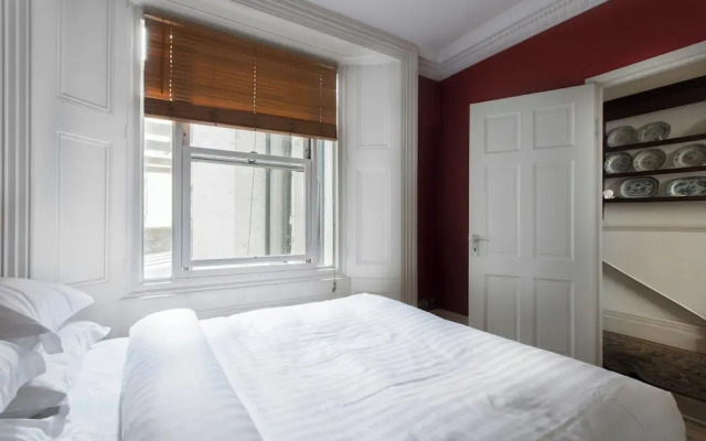 Clanricarde Gardens II by Onefinestay