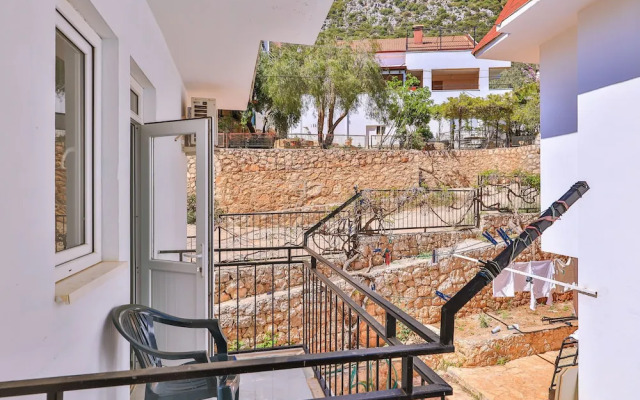 3 House Apart