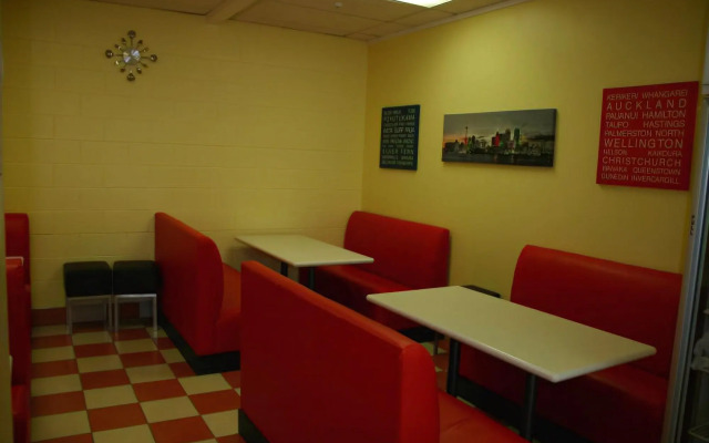 Silverfern Backpackers