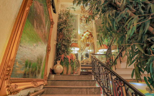 Diamond City Hotel