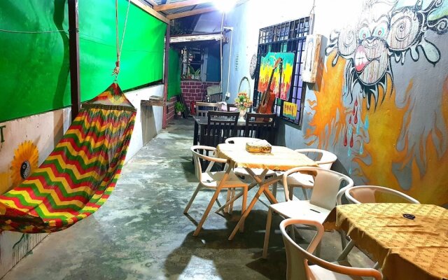 BOBI's Cafe Backpackers Hostel