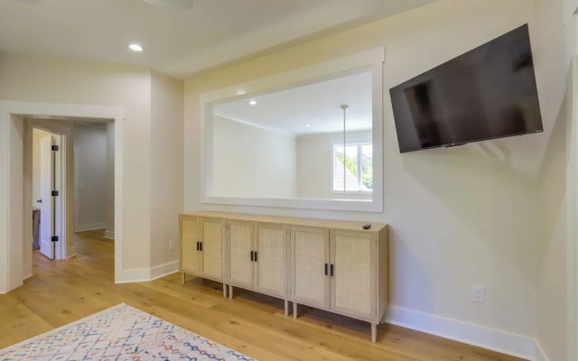 Spacious Lake Sinclair Vacation Rental w/ Dock!