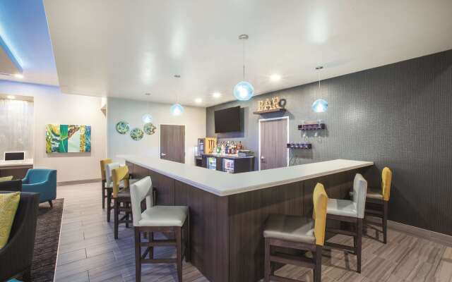 La Quinta Inn & Suites by Wyndham Tulsa Broken Arrow