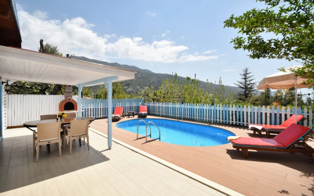 Villa Sezar by Helaltatilvillari