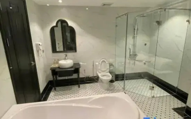 Royal Hotel 2 Mong Cai