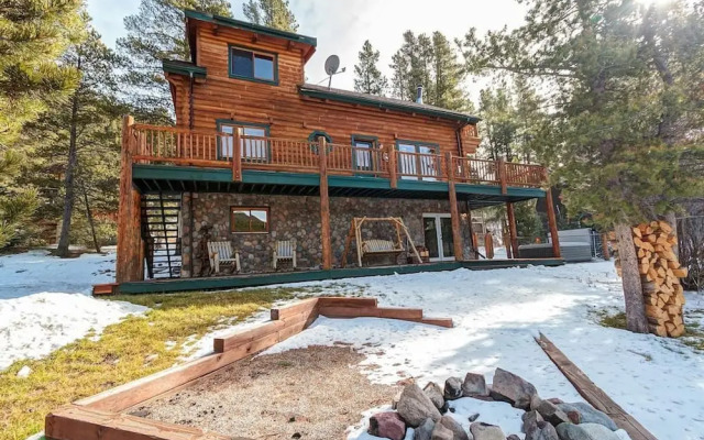 Private Luxurious Cabin w spa Near Breckenridge