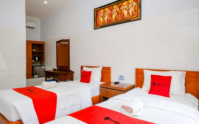 RedDoorz Plus @ Singaraja – Guest Rooms – Singaraja