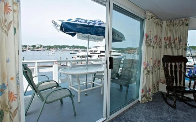 Browns Wharf Inn