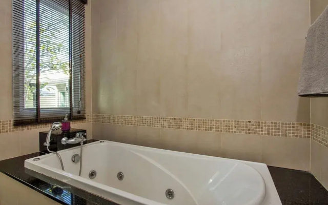 Oazza Villa