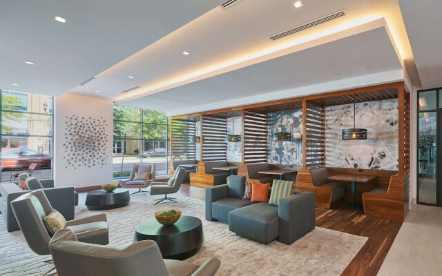 Global Luxury Suites Clarendon Metro