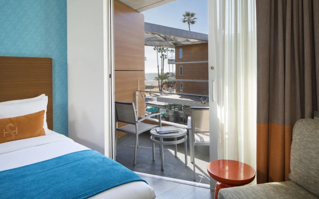 Shore Hotel