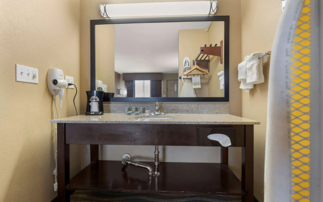 Best Western Taylor Inn