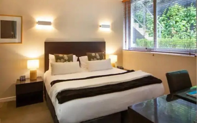 Stunning 1 Bedroom Studio Apartment