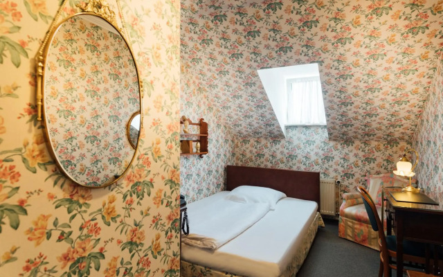 Das Kleine Hotel