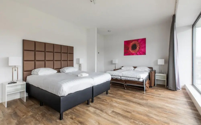 Brand new Luxury Villa on a Small-scale Park