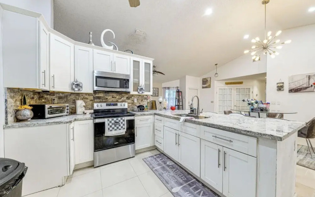 Family-friendly North Lauderdale Home w/ Grill!
