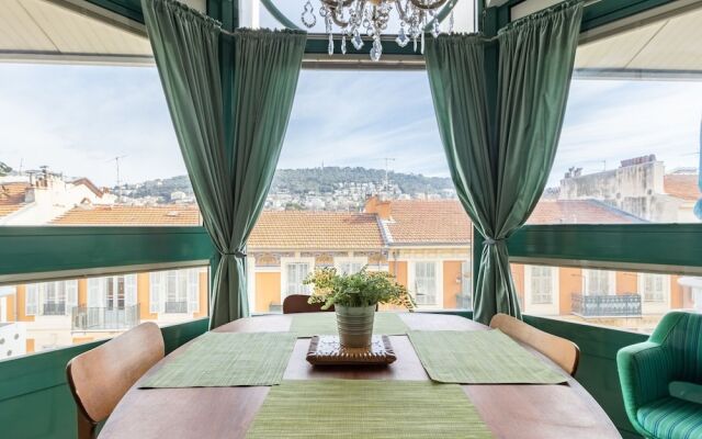 Elegant Holiday Home in Nice with Balcony