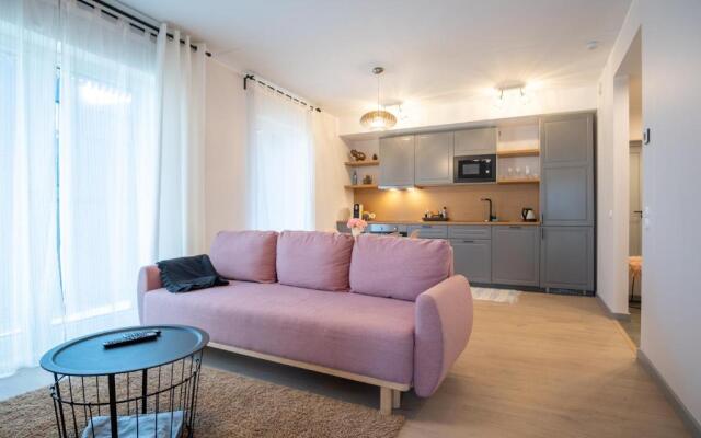 Dream Stay - Brand New Apartment with Balcony & Free Parking