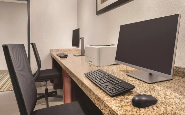 Country Inn & Suites By Carlson, Pella