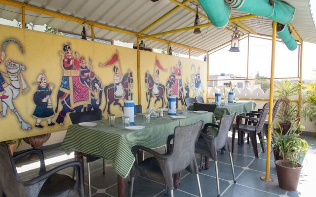 OYO 12250 Home Kesar Vilas near Trident Udaivilas