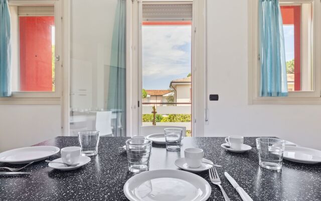 Spacious Apartment in Rosolina Mare near Beach